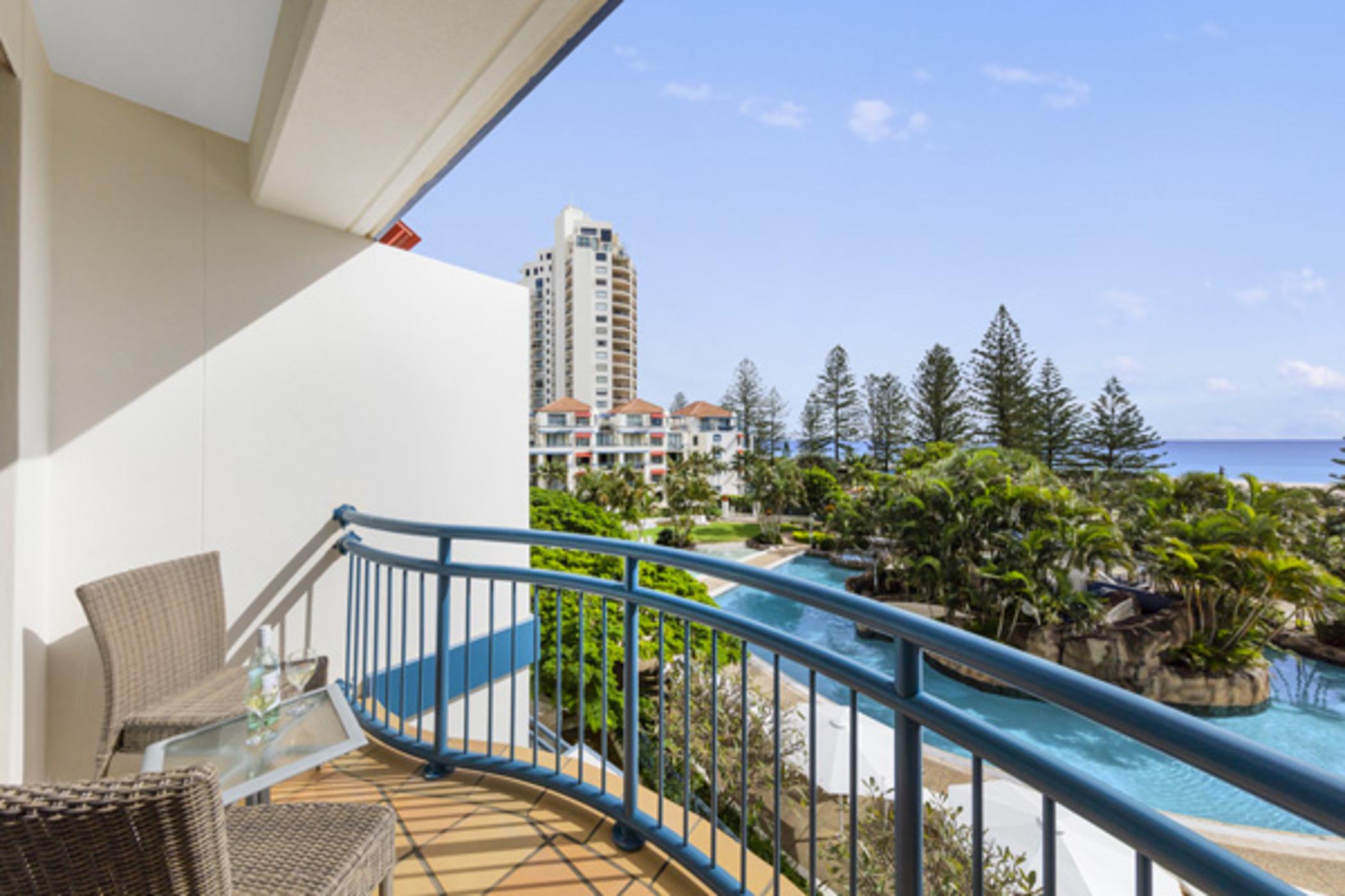 Oaks Gold Coast Calypso Plaza Suites Bagian luar foto